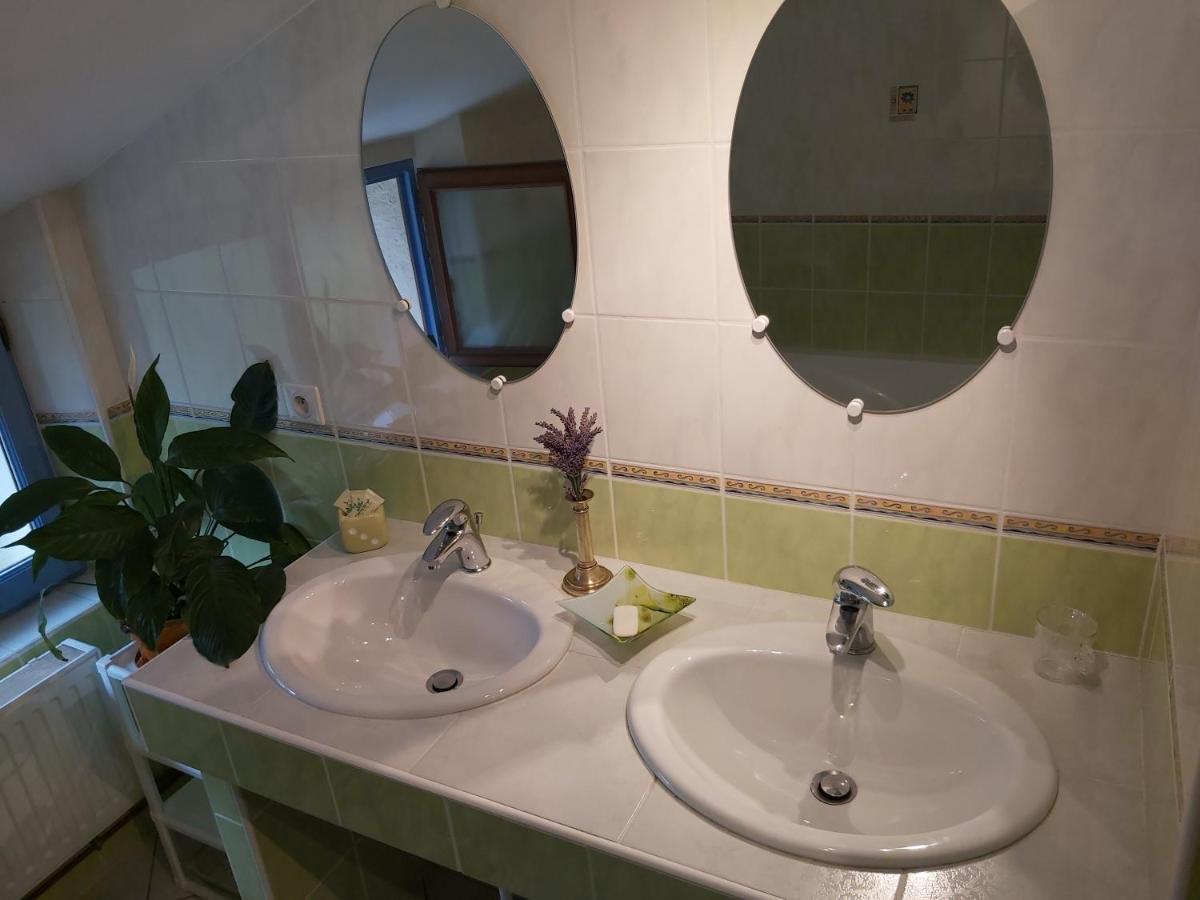 O Miroir... Sans Detour Dis-Moi Tout De Ce Sejour Francescas Luaran gambar